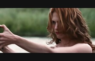 XXX یک مرد سیاه کانال سکسی خفن تلگرام پوست پف کرده در پشت و معده خود را باریک می کند