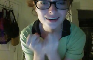 XXX فمینیستی در کت و شلوار فیلم سوپر خارجی خفن چرم استمناء بر روی نیمکت از طریق جوراب شلواری