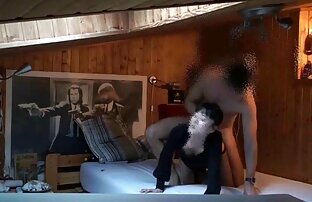 XXX یک مرد با یک موی کلیپ های سکسی خفن دم اسبی موی چتری, و یک دوست دختر نوجوان در بیدمشک