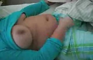 XXX مرد یک زن نوجوان سیاه فیلم سکسی خفن خفن و سفید در ریخته گری و cums در دهان او