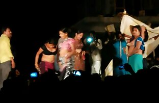 XXX بانوی توسط یک مرد سیاه و سفید سالم فیلم سک30 خفن دراز کشیده بر روی تخت زیر کلیک بود