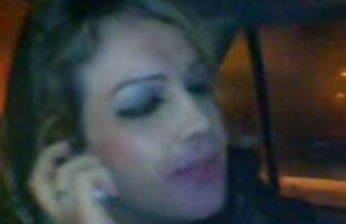 XXX بلوند بالغ در لباس با دهان فیلم سوپر خارجی خفن او در کارکنان هم اتاقی خود را در مقابل یک وب کم در آشپزخانه کار می کند