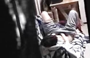 XXX ماچو سرخ یک زن با مندی در الاغ و دختر دوم فیلم خفن سکسی بمکد دیک خود را