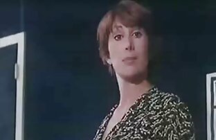 XXX دوستان موی چتری یک دختر مو قرمز با یک دیک بزرگ در سرطان در عکسهای سوپر سکسی خفن نزدیکی جدول