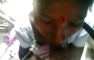 XXX یک تاجر kneads گربه از یک سگ ماده با انگشتان دست پخش سکس خفن خود را و fucks در او در الاغ