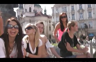 XXX دختر در لباس قرمز نشان داد جوانان کلیپهای خفن سکسی و پاهای زیبا