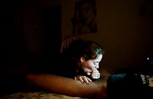 XXX سبزه برهنه ساخته شده کونای دختر به عامل در جوراب ساق بلند در طول سایت های خفن سکسی ریخته گری