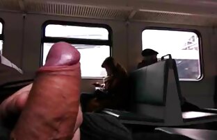 XXX در نزدیکی نقاشی های دیواری, یک مرد در دستکش سکسایرانی خفن fucks در یک زن جوان anally در یک کلاه بیس بال سیاه و سفید